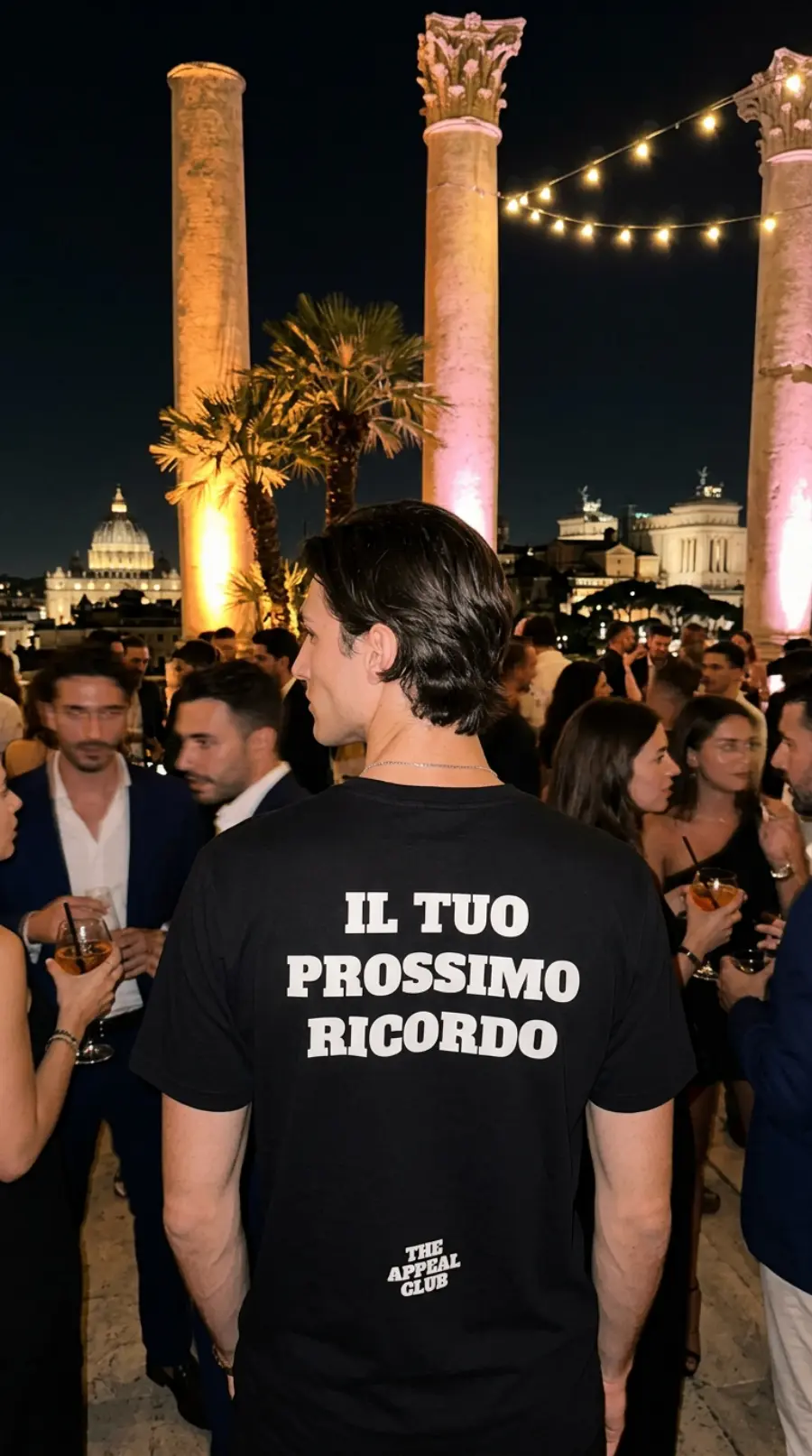 Persona di spalle a un evento serale